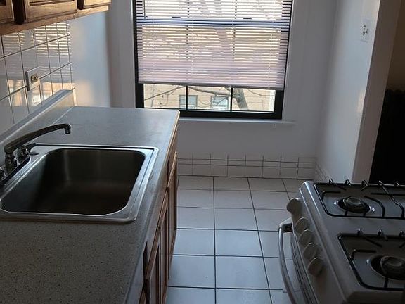 3rd image of 2617-25 W Gunnison St #26171B