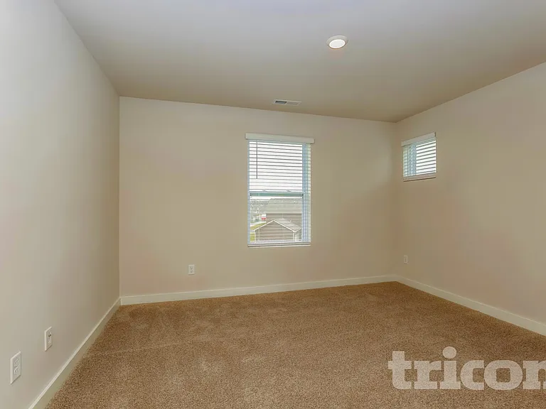 7016 Park Knoll Ln — Photo 8