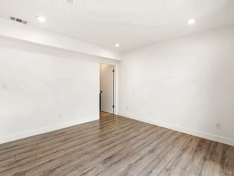 2414 S West View St — Photo 42