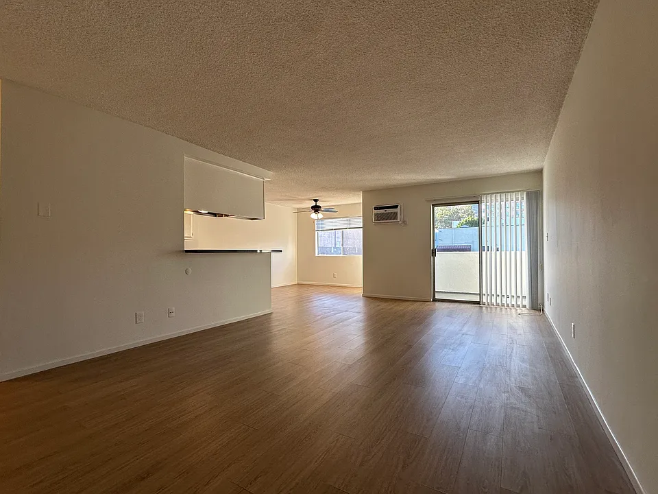 1445 N Fairfax Ave #206