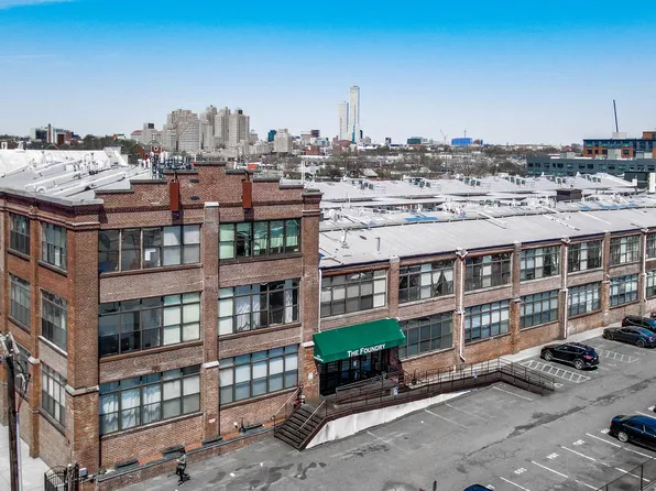 300 Communipaw Avenue image 16 of 34