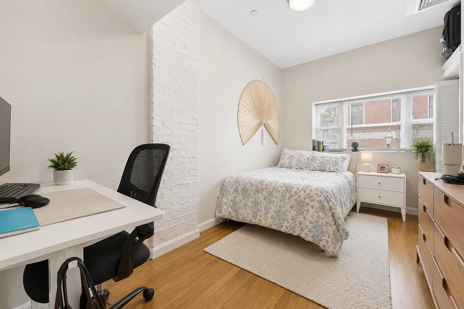 4 bed, $5,650 — Photo 2