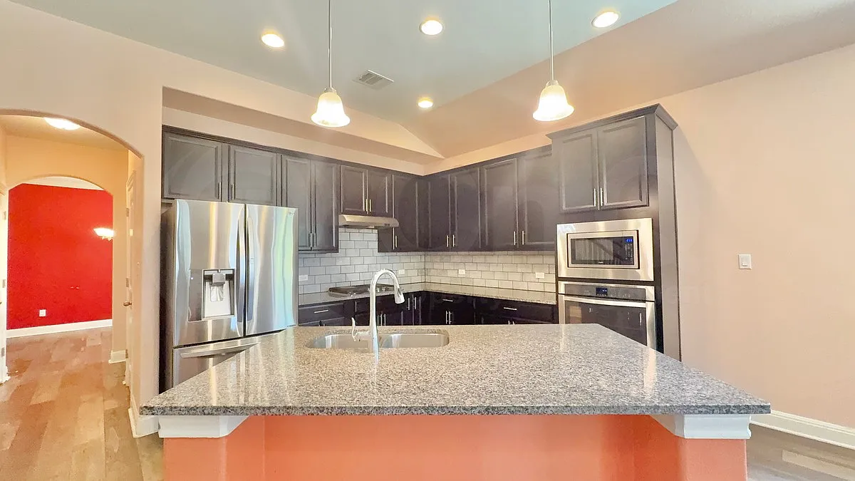 3 bed, 2.5 bath, 2687 sqft, $2,350 — Photo 4