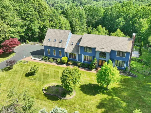 8 Longview Drive, Bow, NH 03304