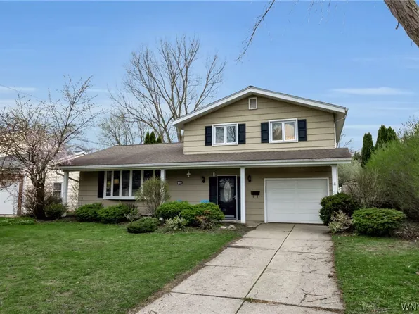 12 Joanie Ln, Amherst, NY 14228