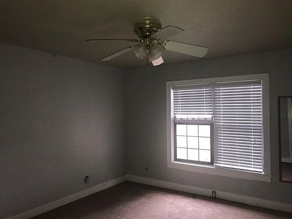 5th image of 713 E Avenue D