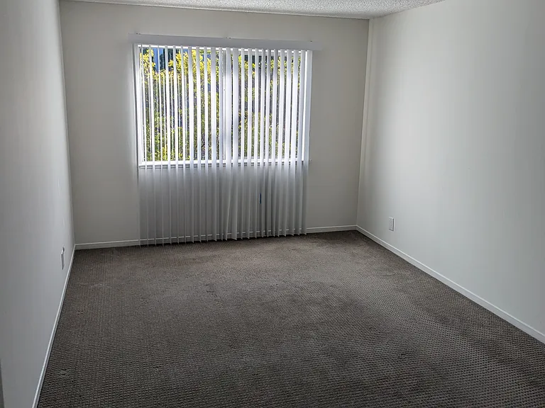 1944 Garden Drive — Photo 3
