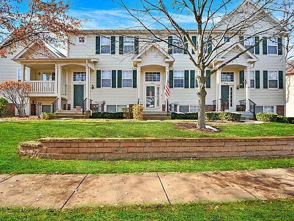 3rd image of 884 Essex Cir
