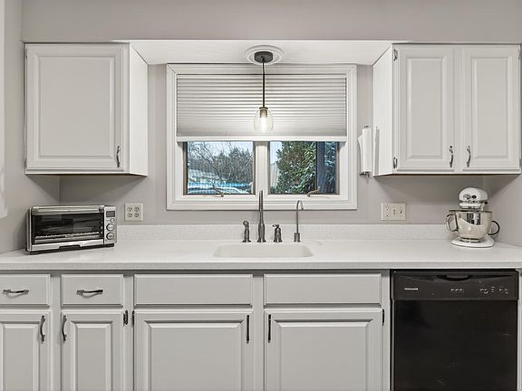 5th image of 152 Mckeen Street #D17