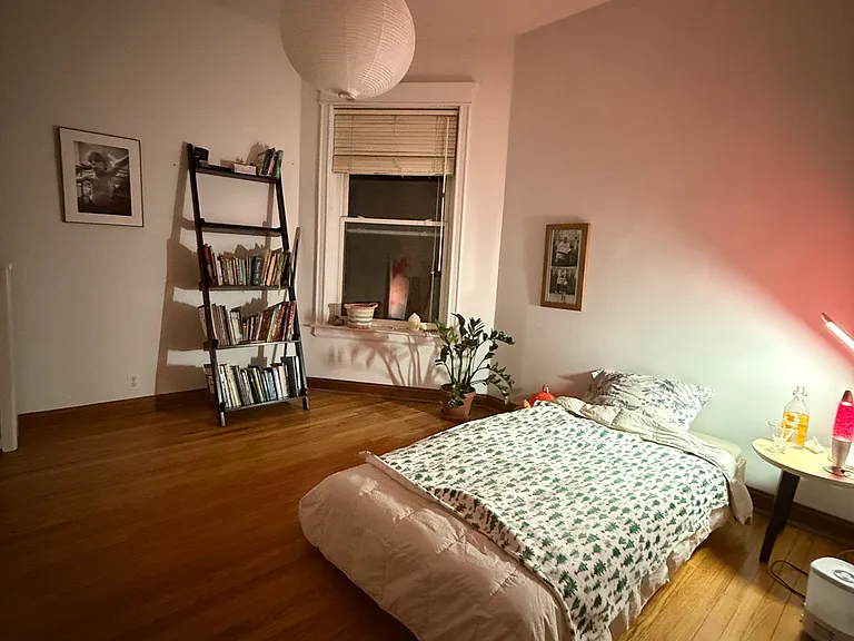 1406 E 56th St #3 — Photo 8