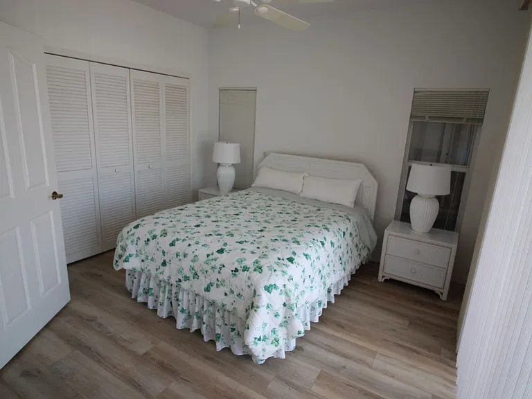 450 Sorrento Ct — Photo 22