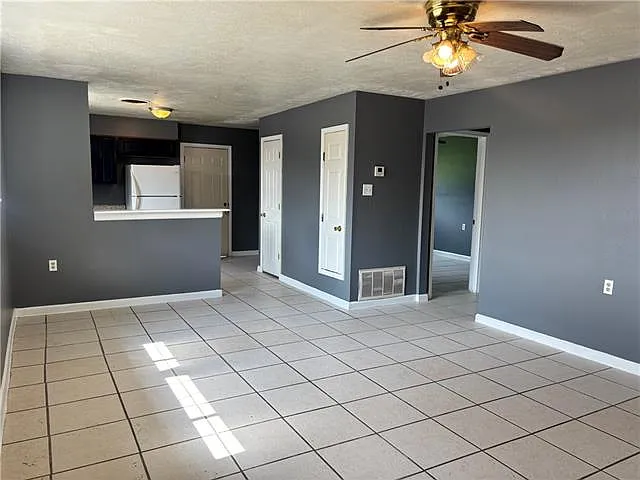 3 bed, 1.0 bath, 1150 sqft, $1,500 — Photo 2