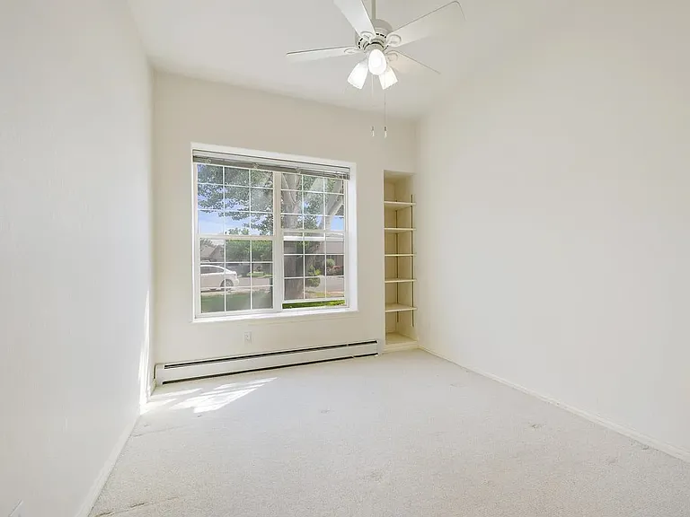 712 E Harbor Cir — Photo 15