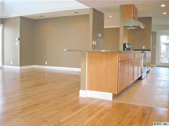 3rd image of 7 Pine Knoll Dr