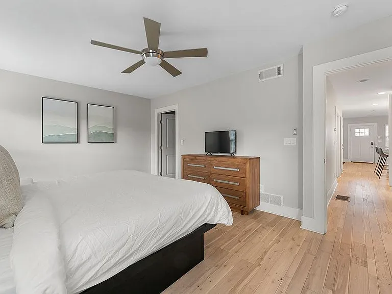 209 Clay St SE — Photo 13