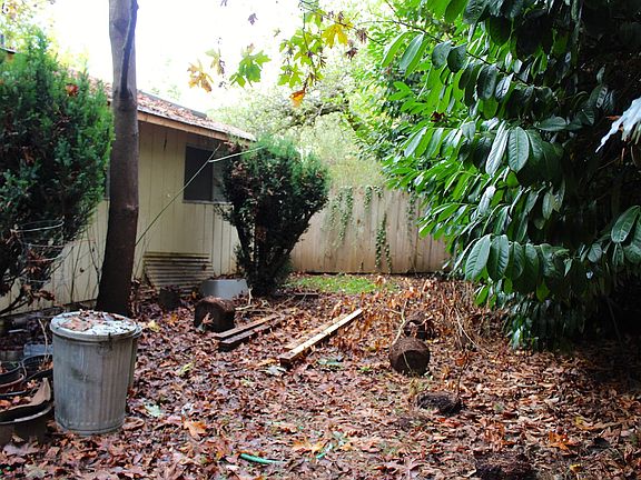 5th image of 380 Loma Linda Ln