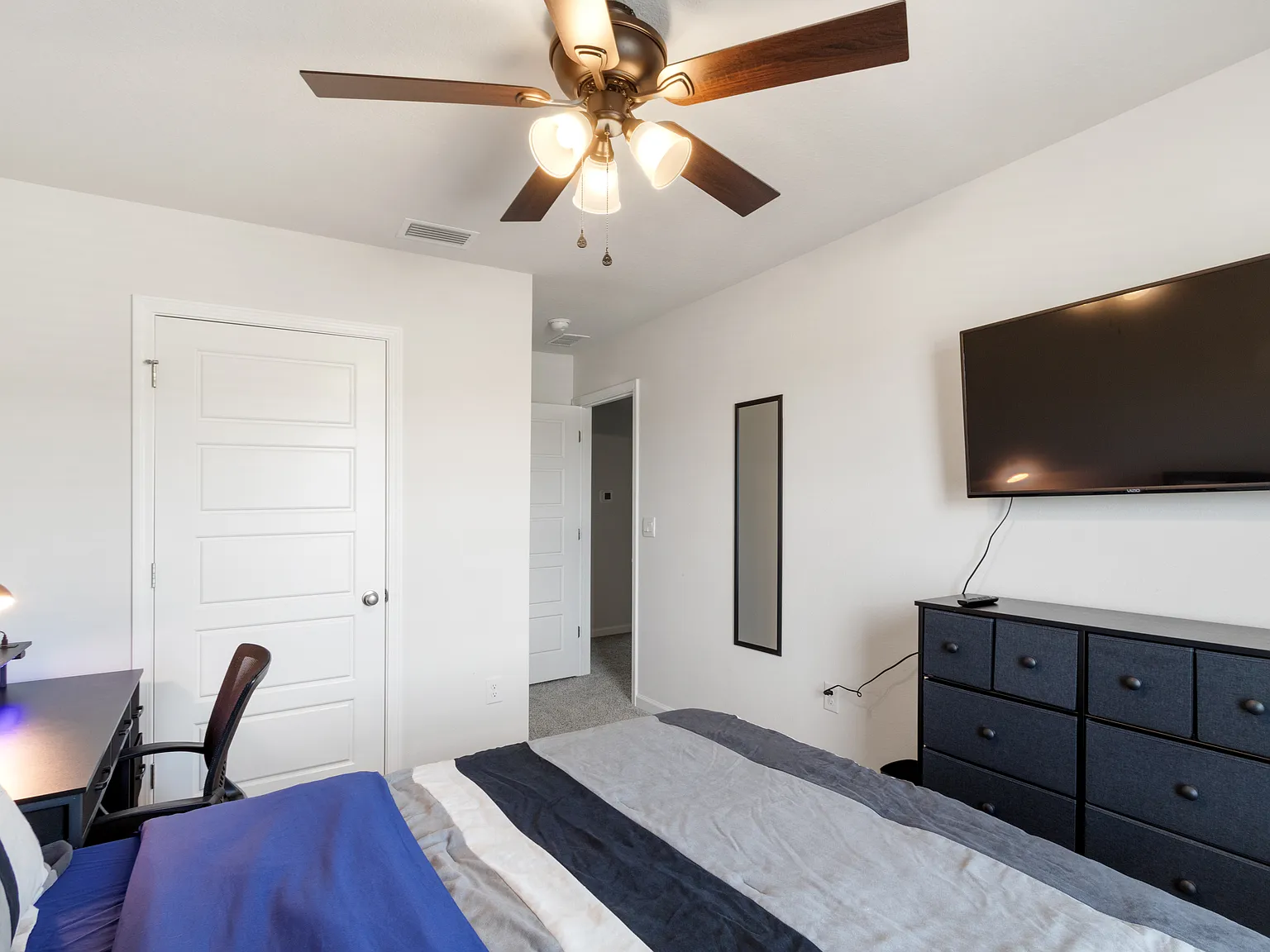 4 bed, 1992 sqft, $2,000 — Photo 1