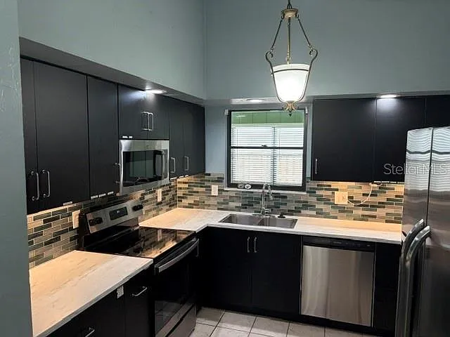 3 bed, 2.0 bath, 1501 sqft, $2,195 — Photo 3
