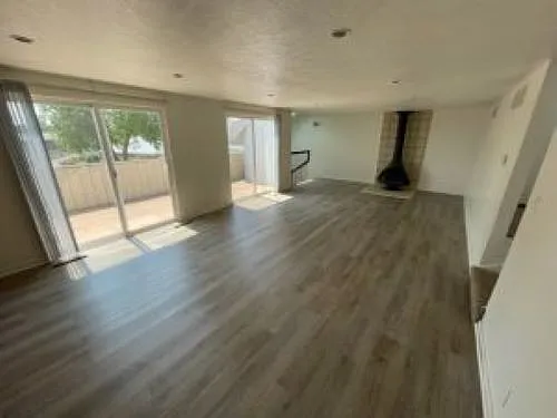 661 W Lakeshore Dr — Photo 1