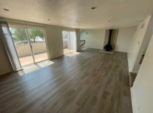 661 W Lakeshore Dr, Lincoln, NE 68528