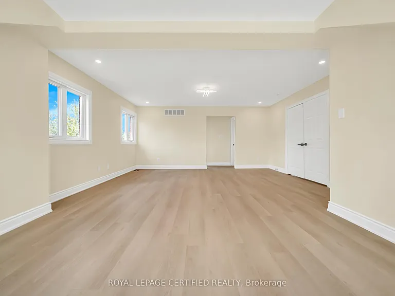 5016 Natkarni Cres #UPPER — Photo 30