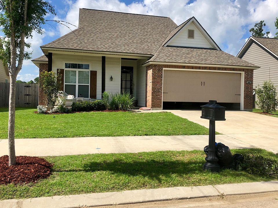 1st image of 102 Oak Path Dr