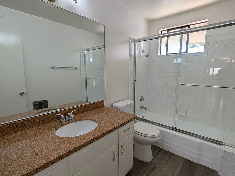 Dickens Garden Apartments — Photo 14