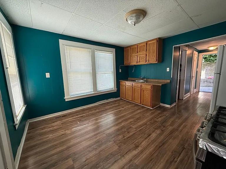 1287 N Main St — Photo 2
