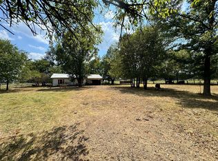 1300 E Fairview St, Blossom, TX 75416