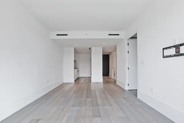 Sold by Landmark Property Holdings LLC | media 15