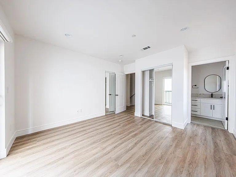1241 N Sycamore Ave — Photo 36