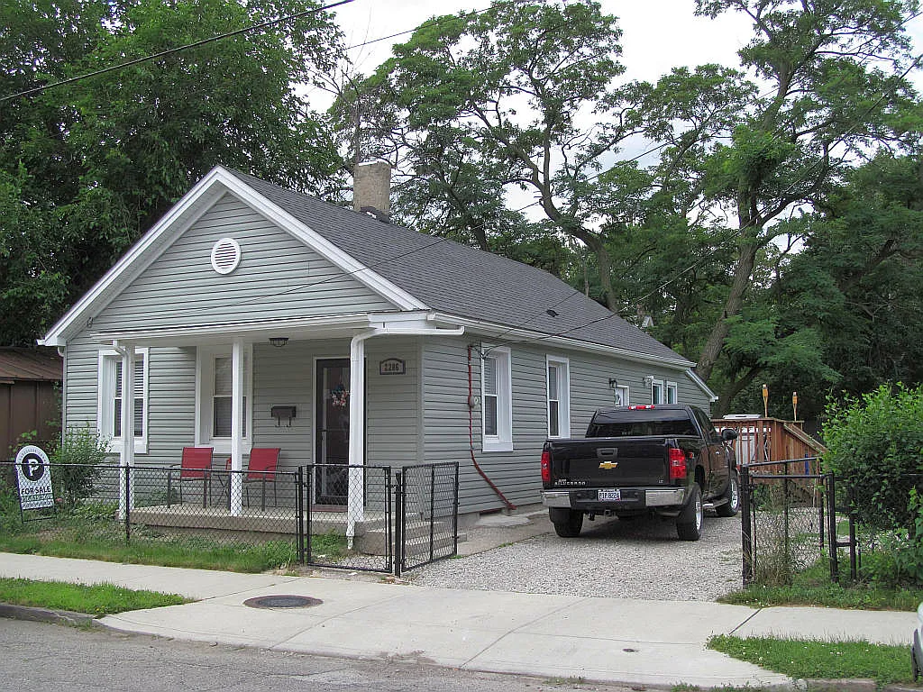 2206 W 29th St photo 1