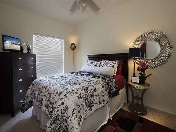 4th image of 21 Trevino Ln
