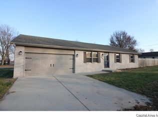 408 N Pine St, Williamsville, IL 62693