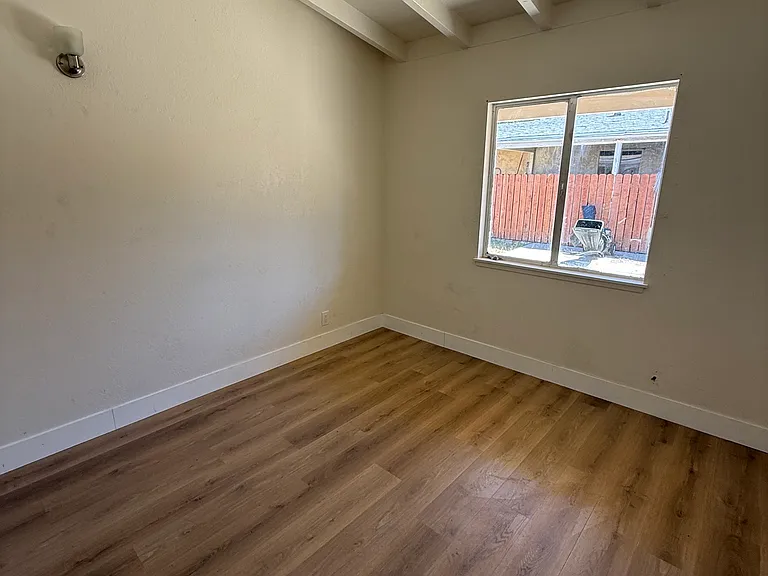341 E Avenue Q7 — Photo 5