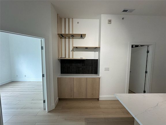 5th image of 400 E Locust St Unit 213