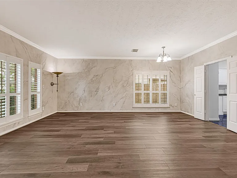 7915 Wolfield Ln — Photo 5