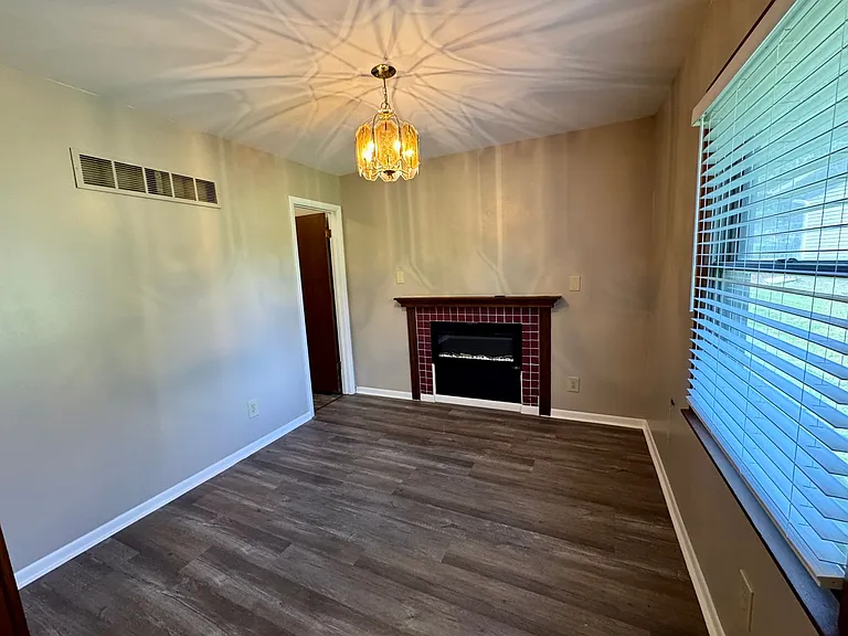 5007 S Fuller Ave — Photo 11