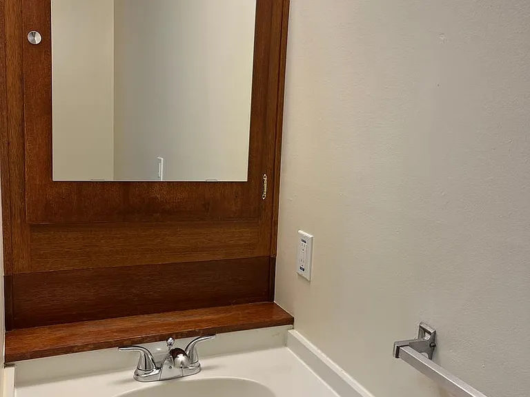 1484 S Columbian Way — Photo 2