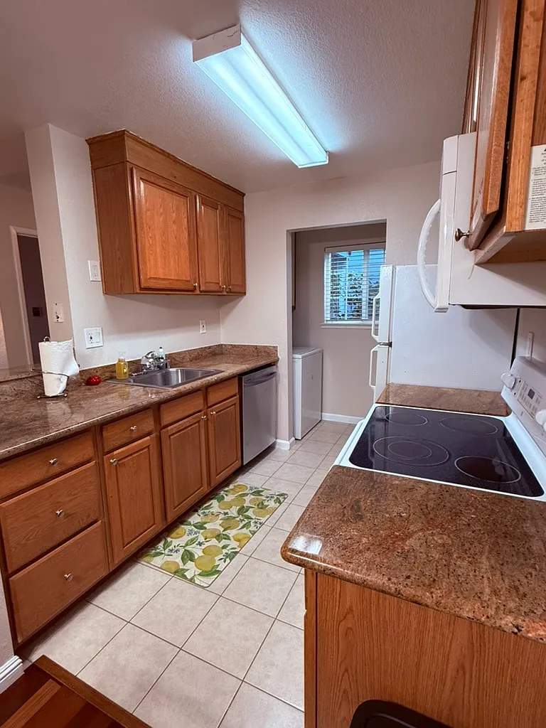 Building Photo - 267 Lighthouse Dr