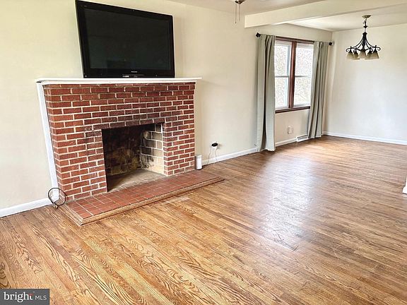 2nd image of 4121 5th St