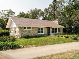 S47W22599 Lawnsdale Rd, Waukesha, WI 53189