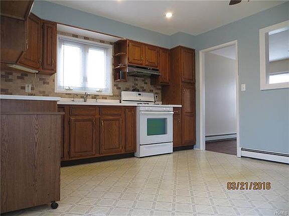 4th image of 20 Fleetwood Dr