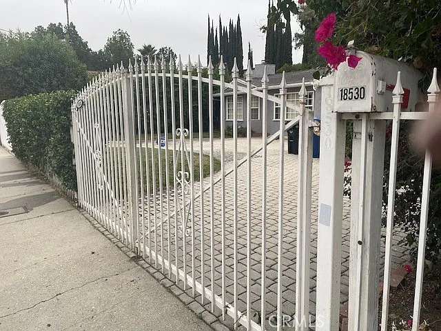 18530 Linnet St — Photo 18