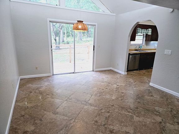 4th image of 3216 SE 27th Ave