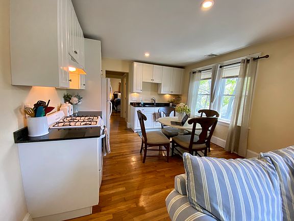 2nd image of 38 Grossman St #2L