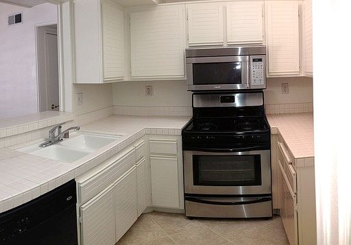 4th image of 24149 Del Monte Dr Unit 302