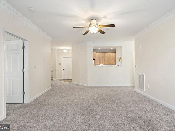 5th image of 621 Cobblestone Blvd Unit T9