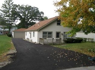 108 Bay View Rd, Fox River Grove, IL 60021