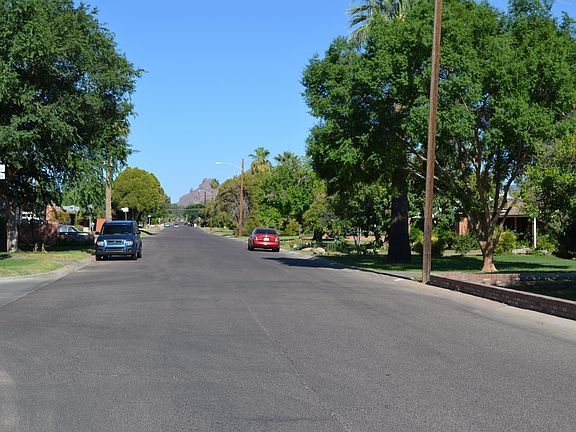 3rd image of 1811 E Montebello Ave
